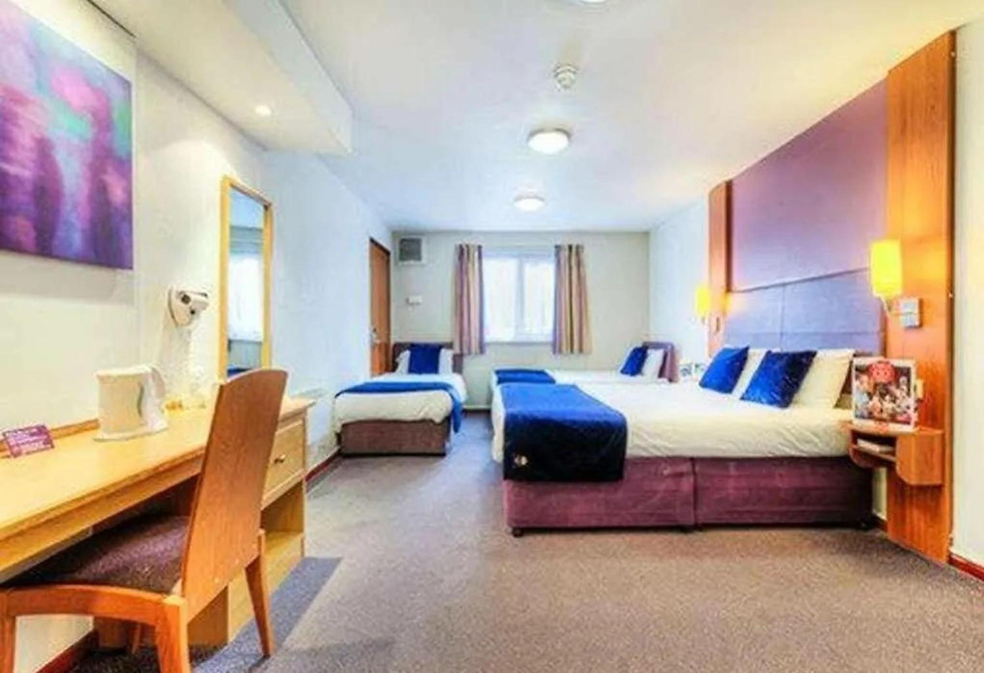 V Lodge Manchester Middleton  Dış mekan fotoğraf