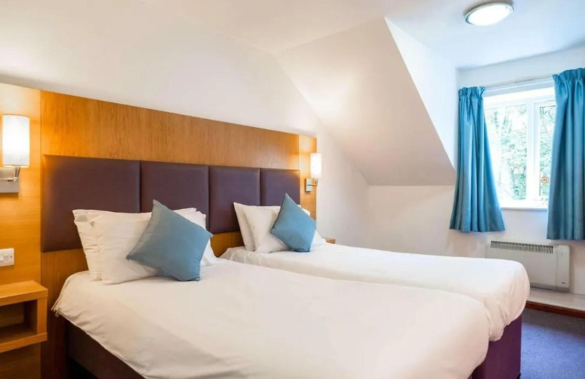V Lodge Manchester Middleton  Dış mekan fotoğraf