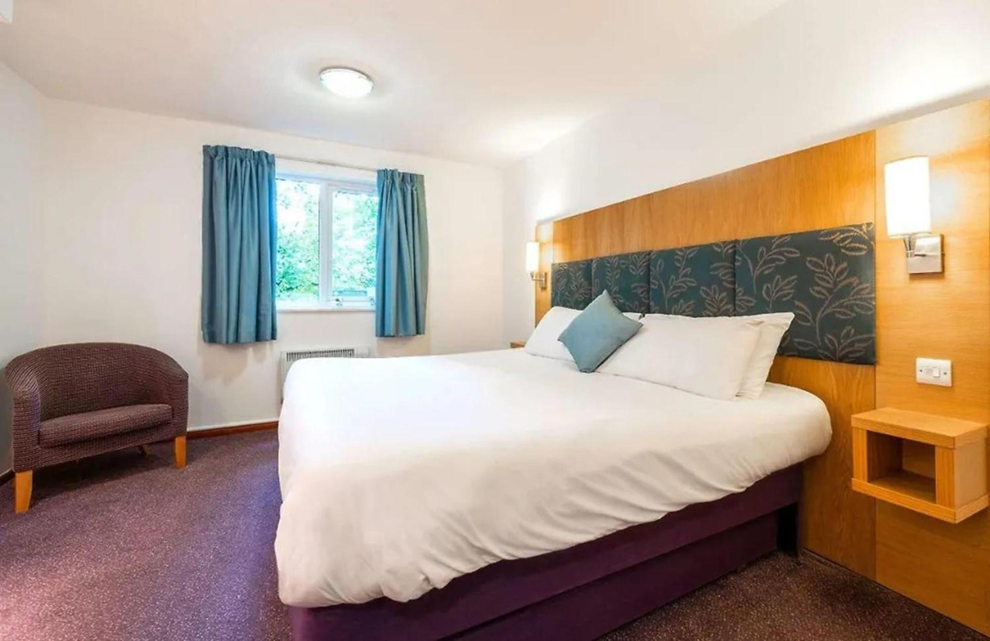 V Lodge Manchester Middleton  Dış mekan fotoğraf