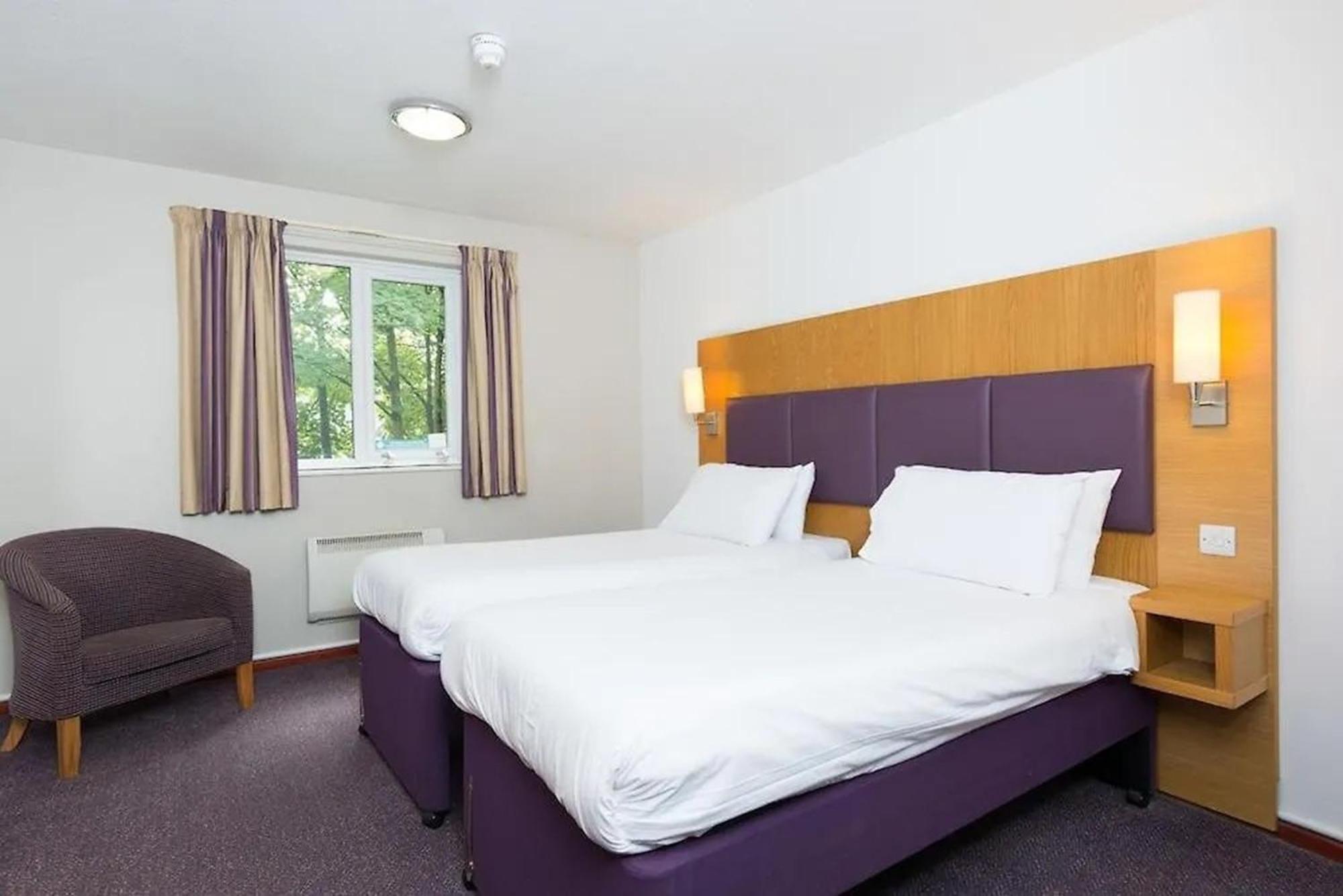 V Lodge Manchester Middleton  Dış mekan fotoğraf